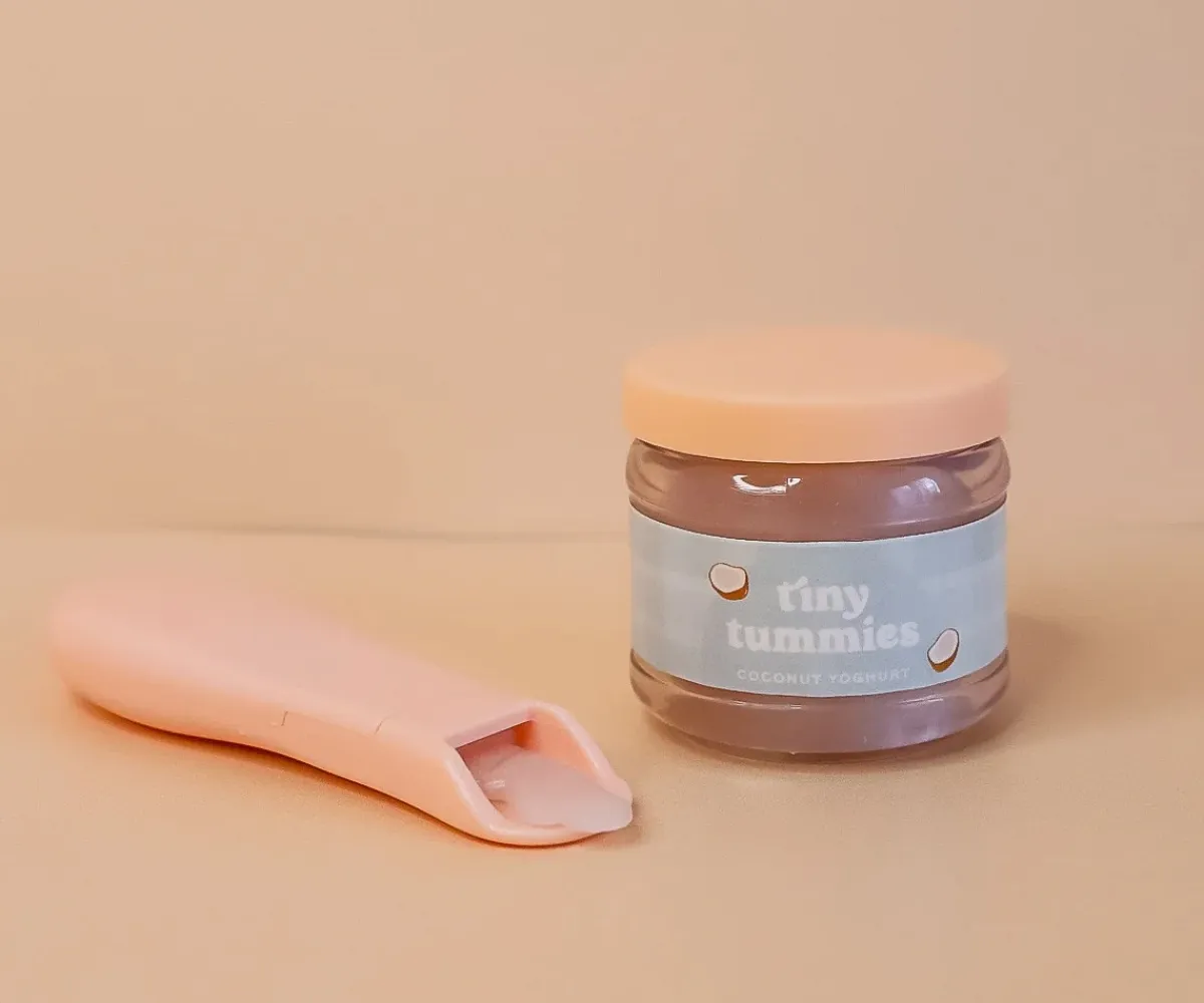 Accesorios Para Muñecas^Tiny Harlow Set de Tarro y Cuchara Tiny Tummies Coconut Yoghurt