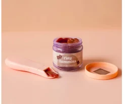 Accesorios Para Muñecas^Tiny Harlow Set de Tarro y Cuchara Tiny Tummies Chocolate Pudding
